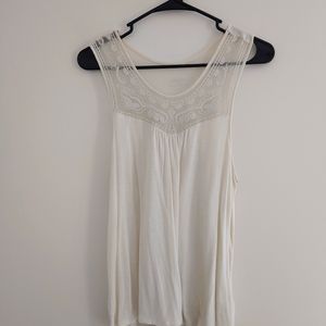 M Off white tank top
